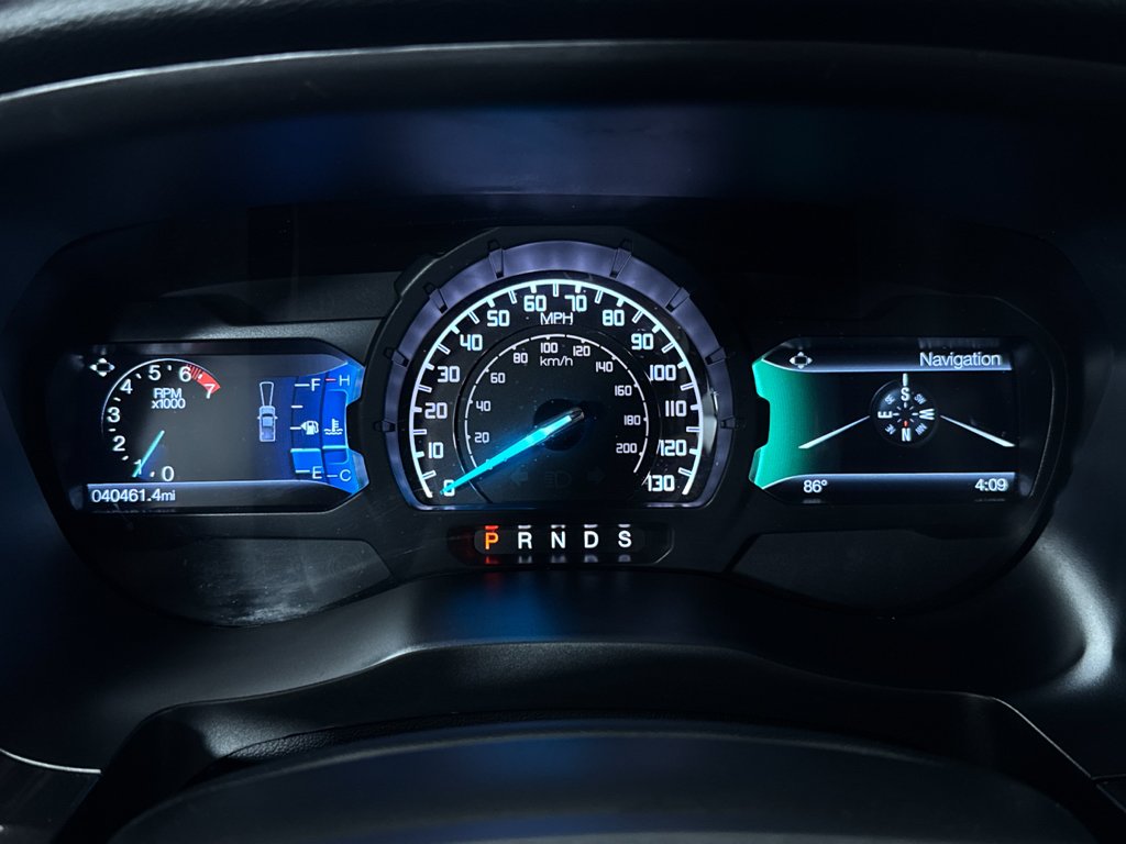 Used 2022 Cactus Gray Ford LARIAT image 10
