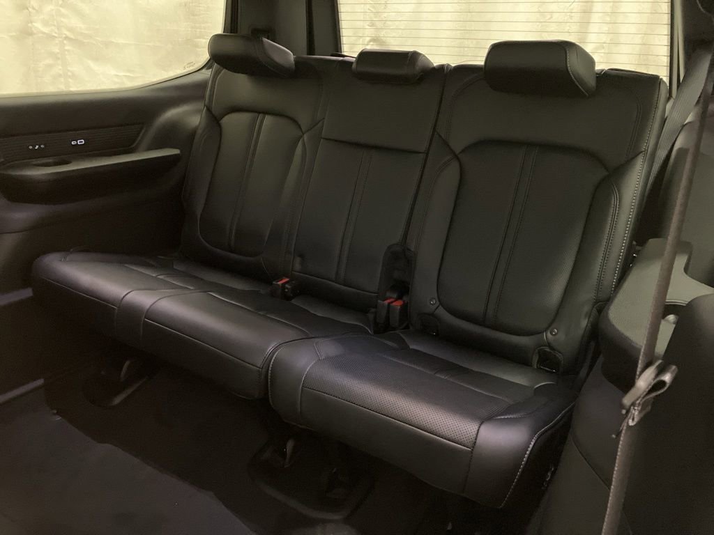 New 2026 Baltic-Gray Metallic Clear-Coat Exterior Paint Jeep Upland image 18