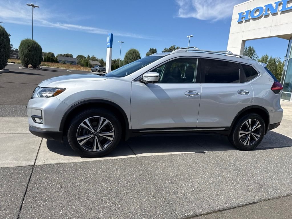 Used 2017 Brilliant Silver Nissan SL image 11