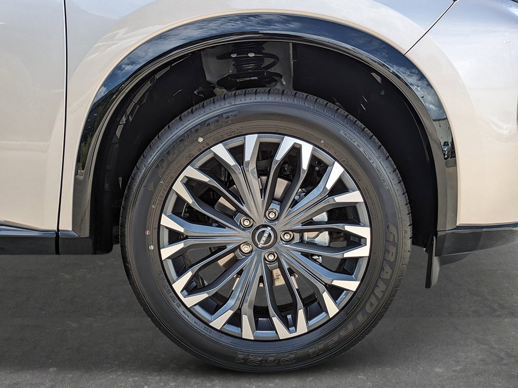New 2026 Champagne Silver Metallic/Super Black Nissan Platinum image 9