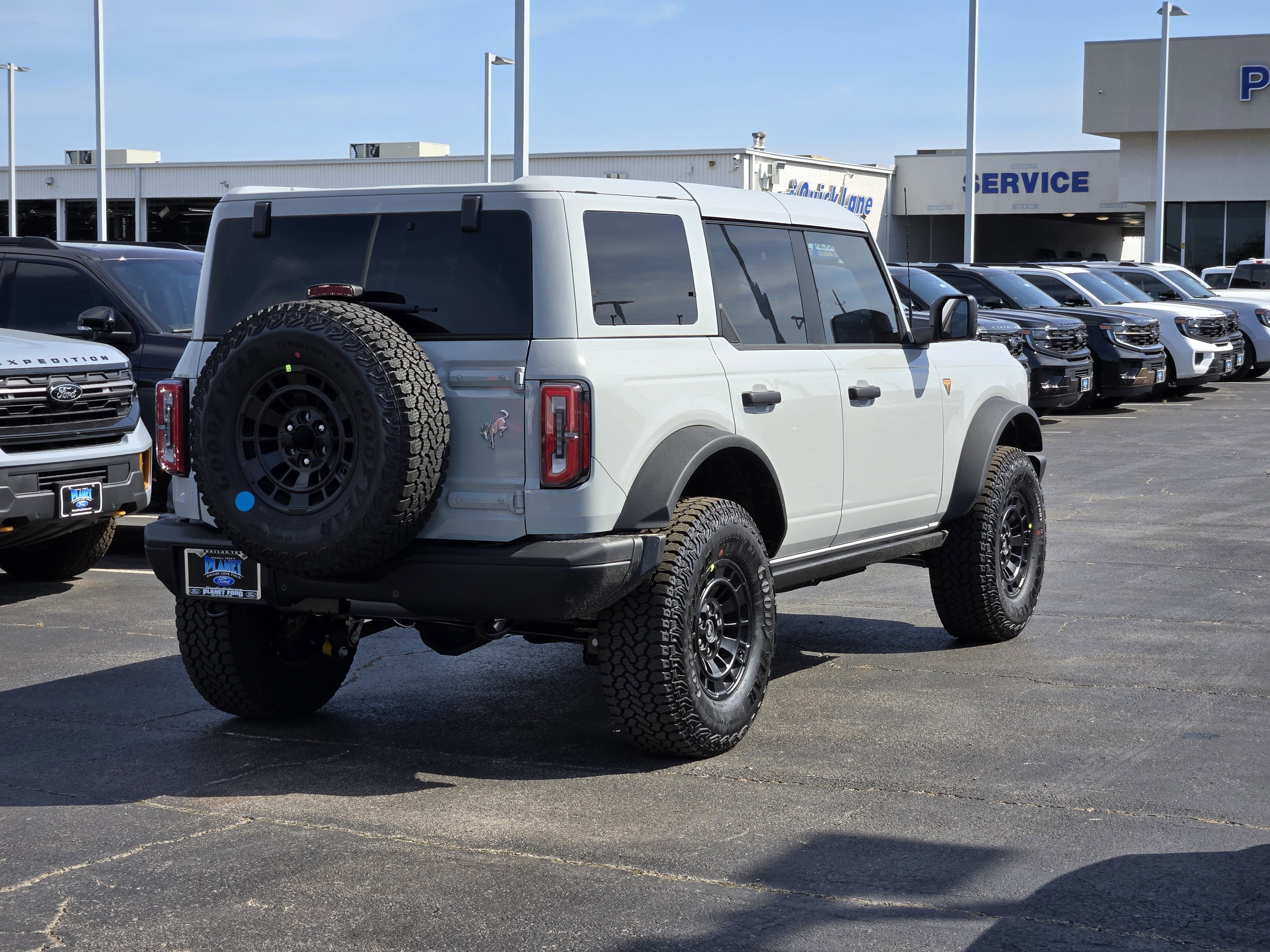 New 2026 Avalanche Gray Ford Badlands image 4
