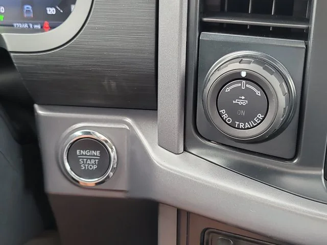 Used 2025 Silver Ford XLT image 31