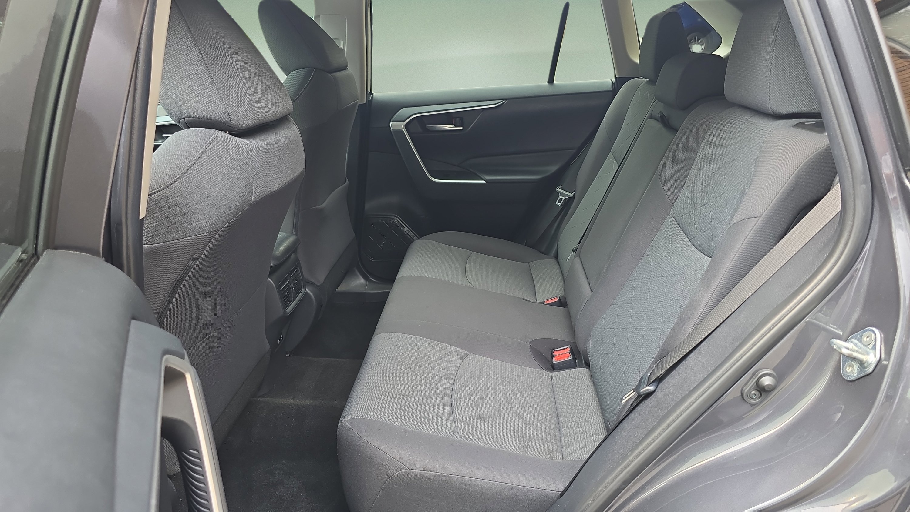 Used 2019 Gray Toyota XLE AWD image 22
