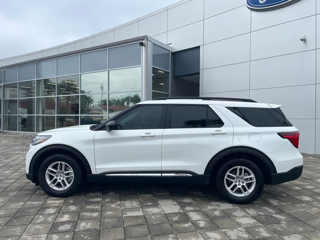 Used 2025 White Metallic Ford Active image 3