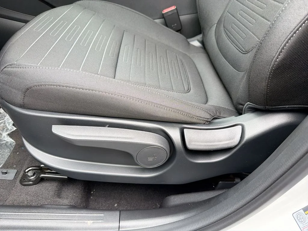 New 2026 White Hyundai SE image 18