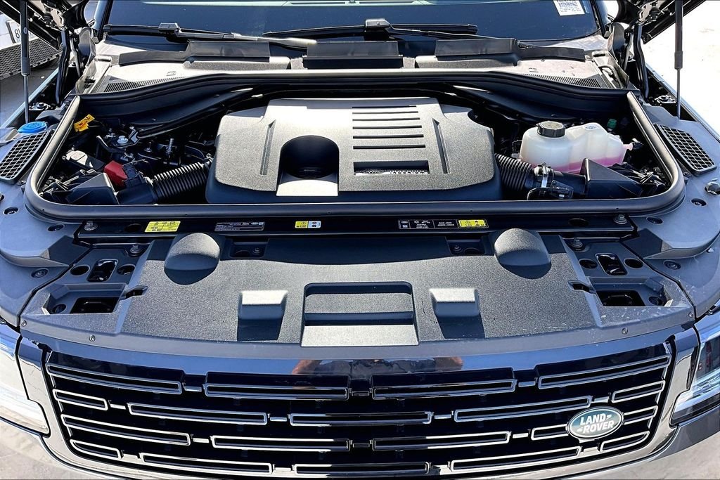 New 2026 CARPATHIAN GREY Land Rover Dynamic SE image 12
