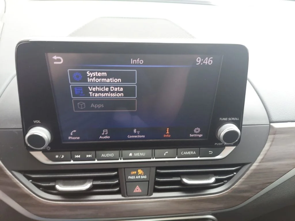 Used 2023 Silver Nissan 2.5 SV image 25
