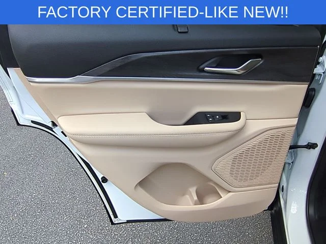 Used 2025 White Jeep Limited image 29