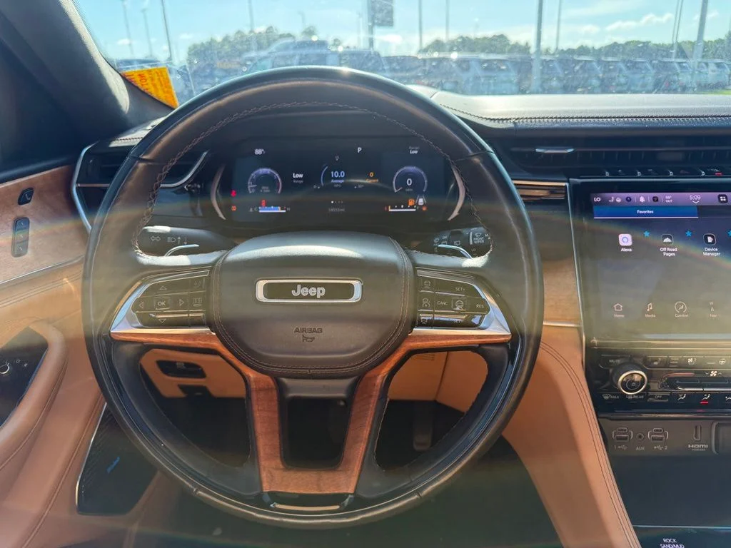 Used 2022 White Jeep Summit Reserve image 9