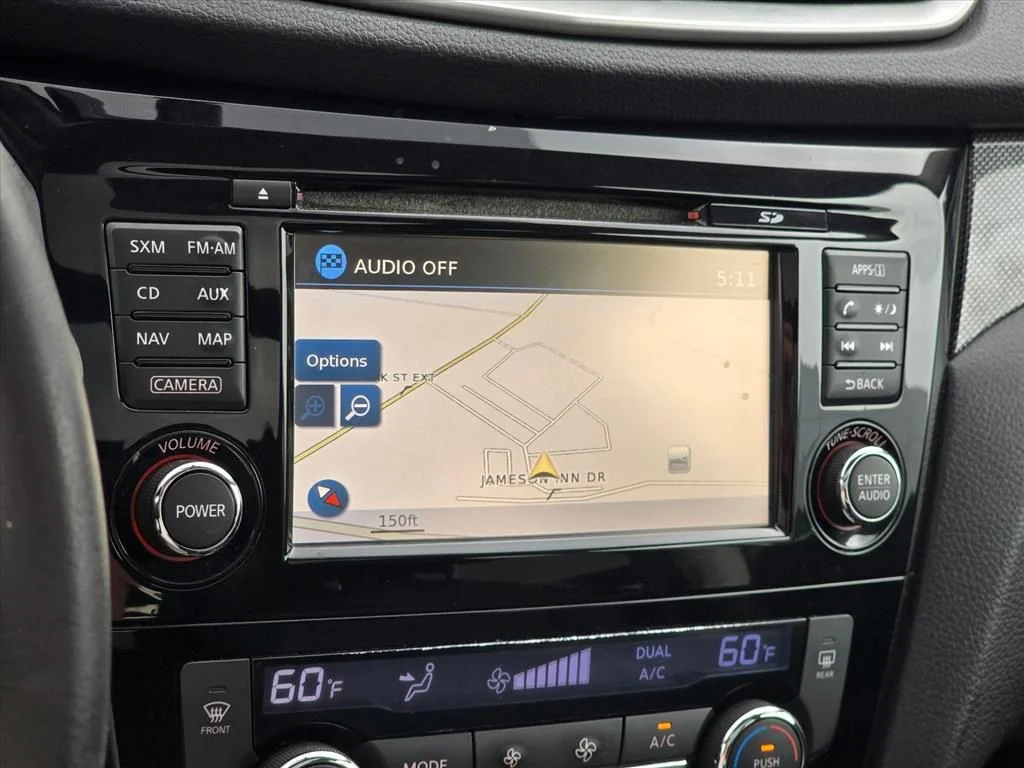 Used 2015 White Nissan SL image 4