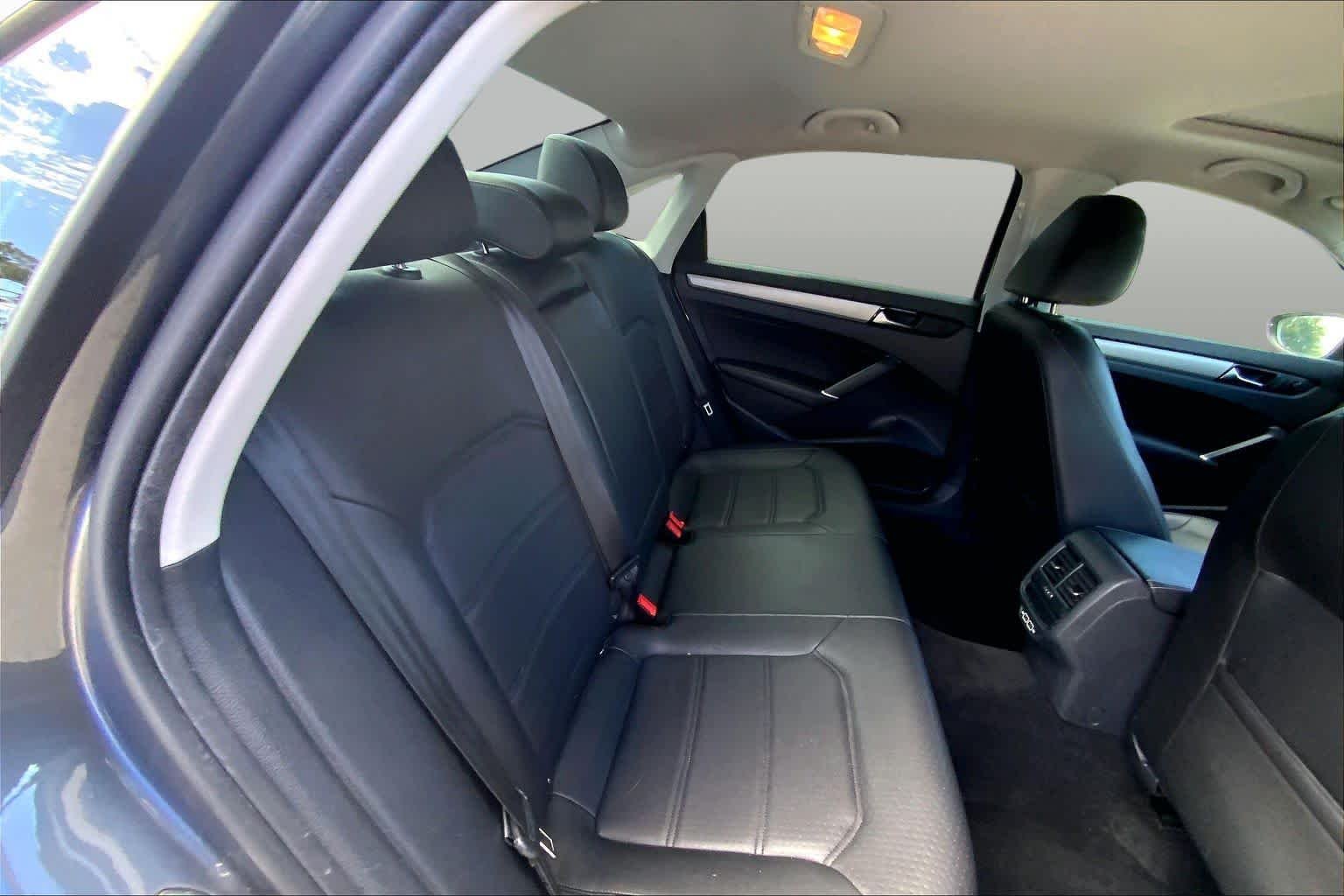 Used 2021 Platinum Gray Metallic Volkswagen 2.0T SE image 19