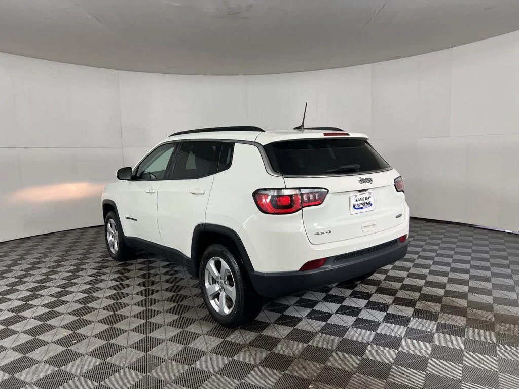 Used 2019 White Clearcoat Jeep Latitude image 7