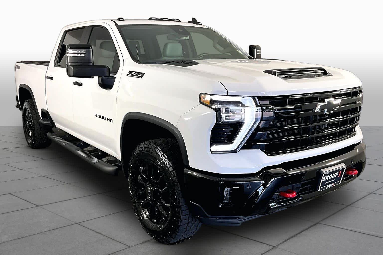 Used 2026 Summit White Chevrolet LT image 3