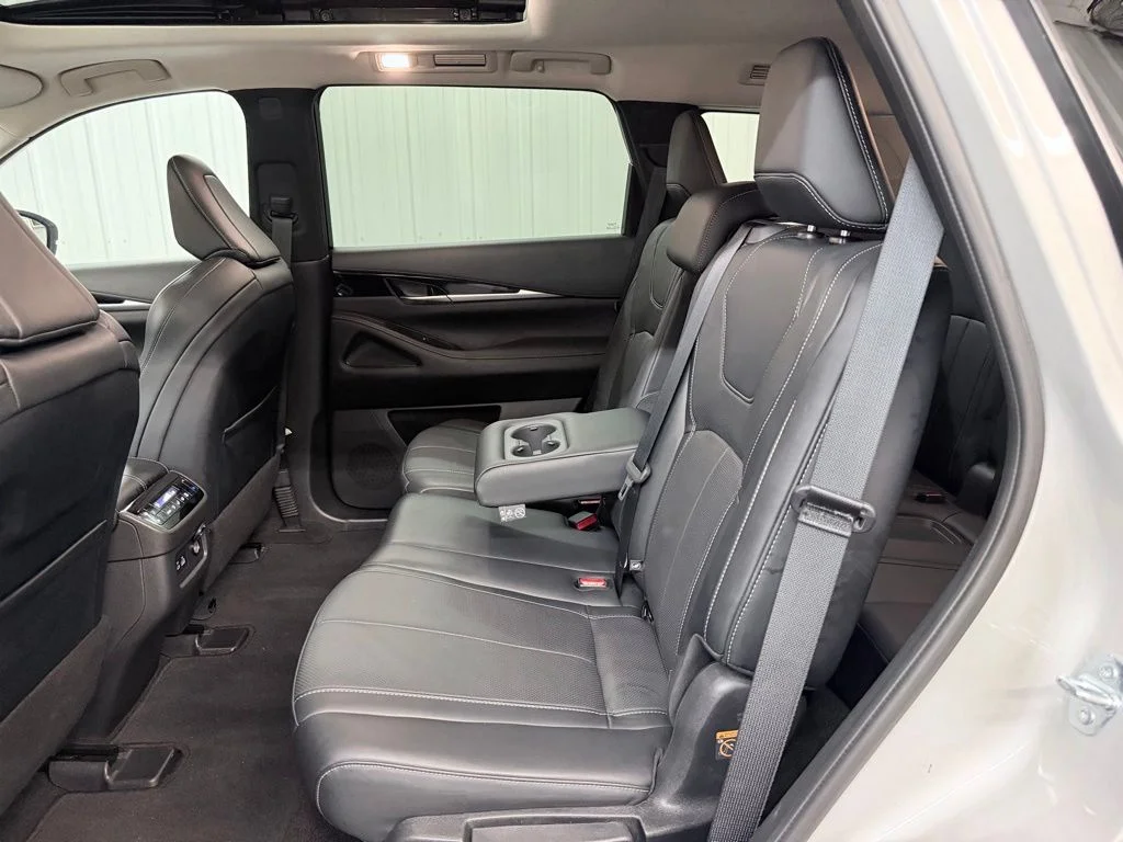 Used 2023 Silver INFINITI PURE image 29