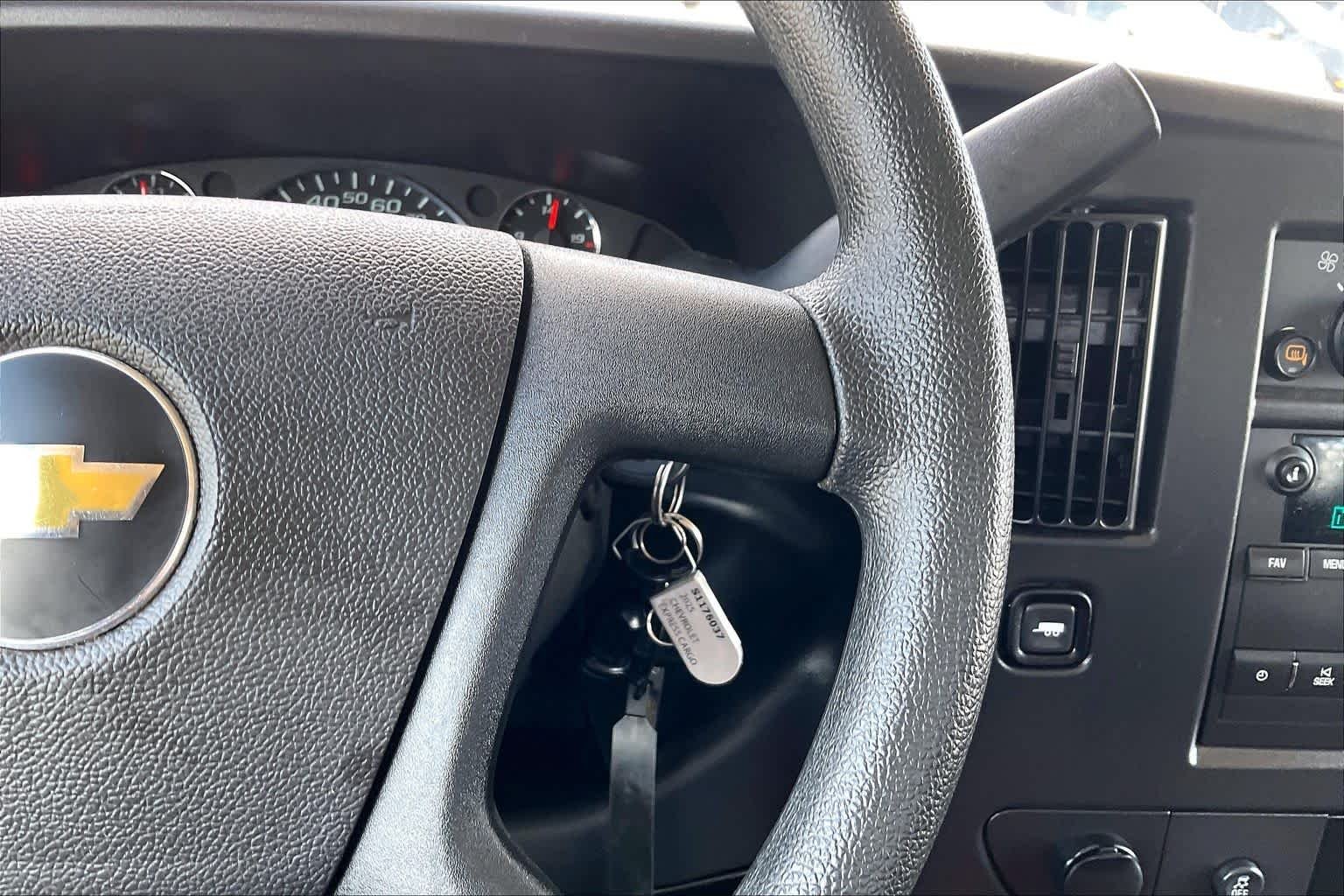 Used 2025 Summit White Chevrolet  image 19