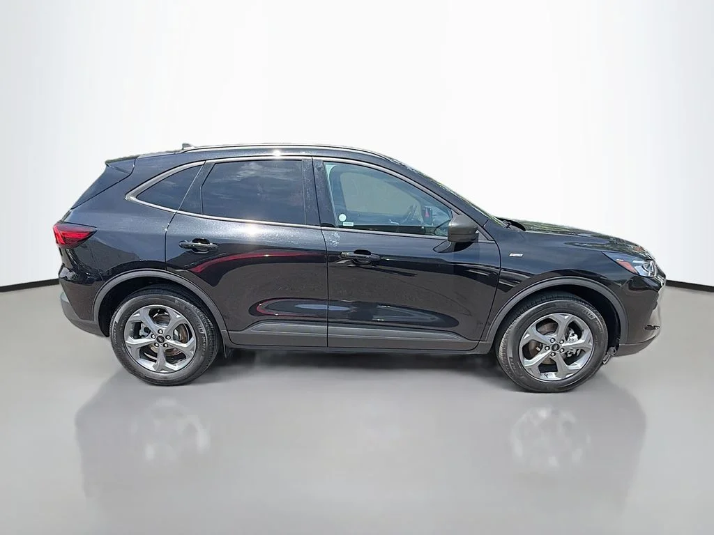 Used 2025 Agate Black Metallic Ford ST-Line image 7