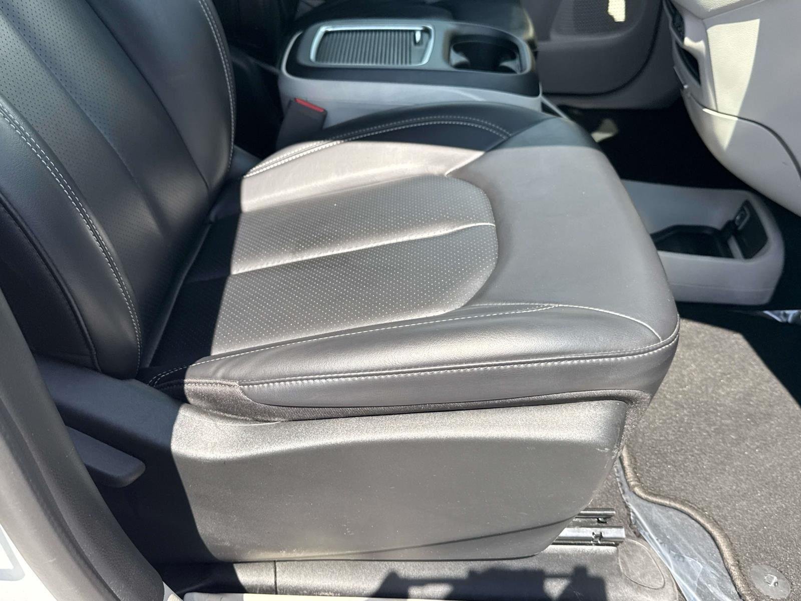 Used 2023 Bright White Clearcoat Chrysler Touring L image 10
