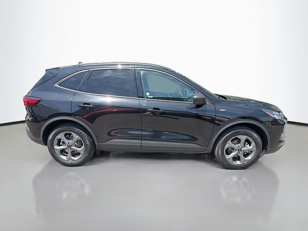 Used 2025 Agate Black Metallic Ford ST-Line image 7