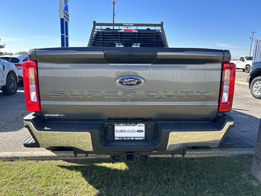 Used 2026 Gray Metallic Ford XLT image 4
