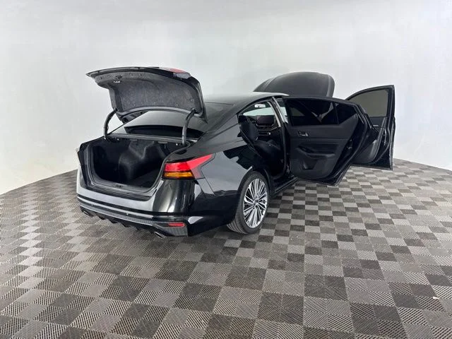 Used 2023 Black Nissan 2.5 SL image 17