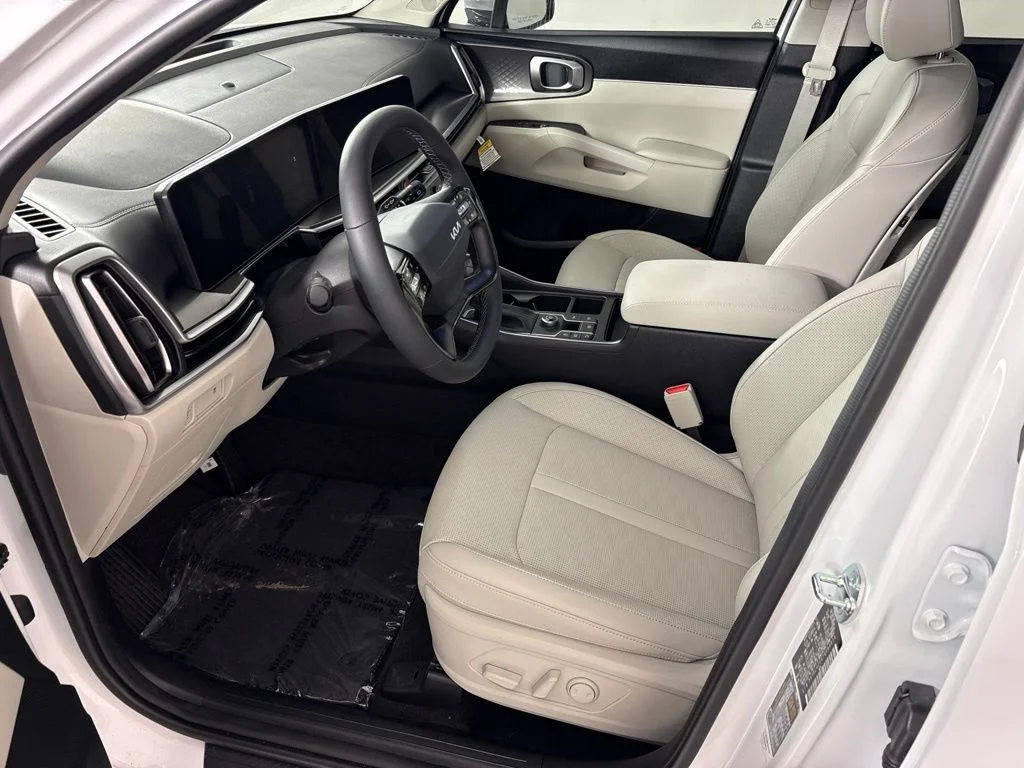 New 2026 White Kia S image 26