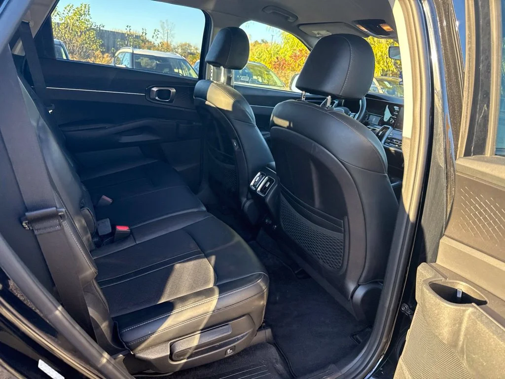 Used 2021 Black Kia S image 16