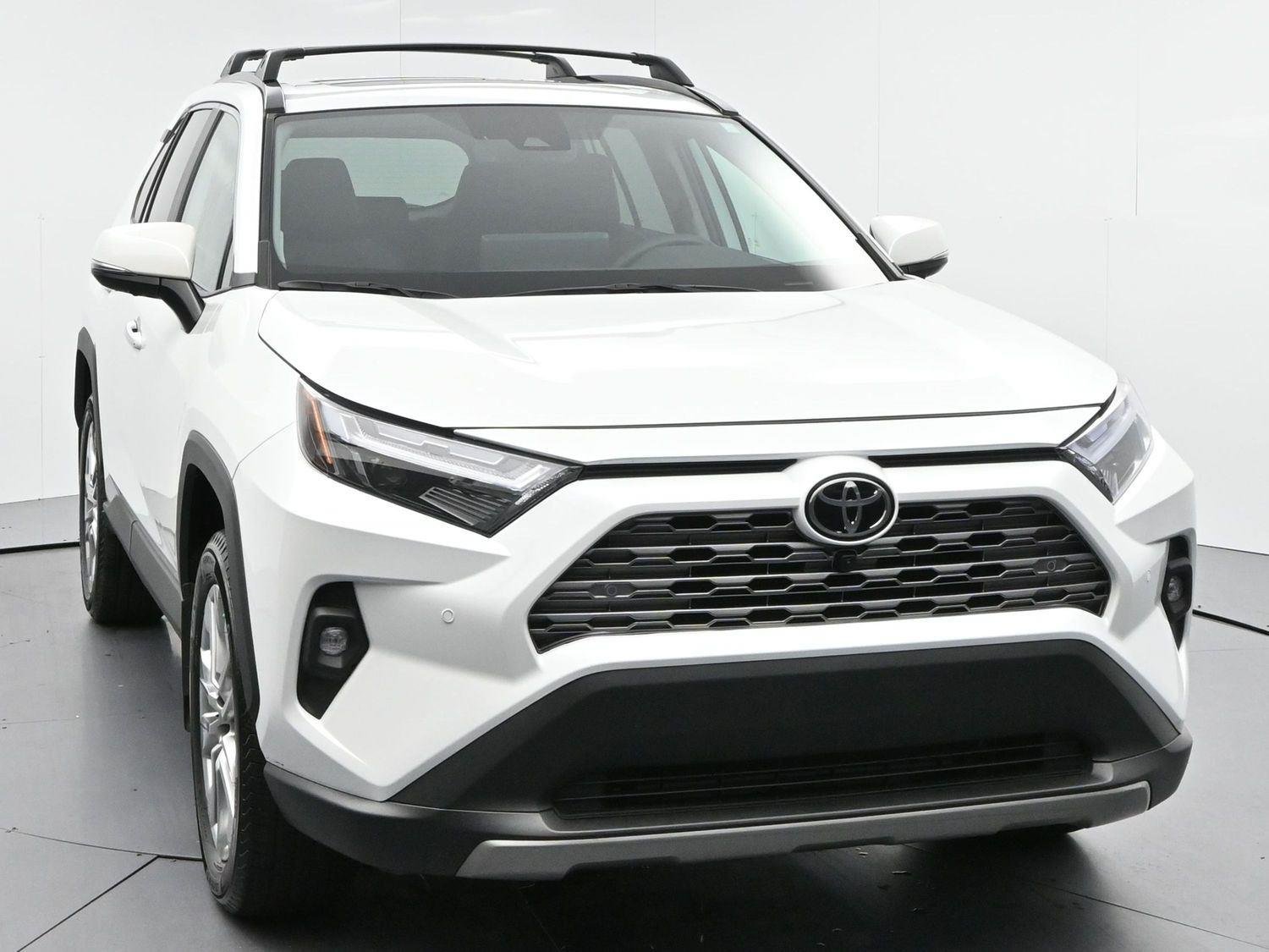 Used 2025 Wind Chill Pearl Toyota Limited image 2