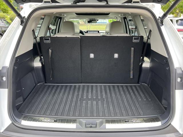 Certified Used 2025 WIND CHILL PEARL Toyota Limited image 33
