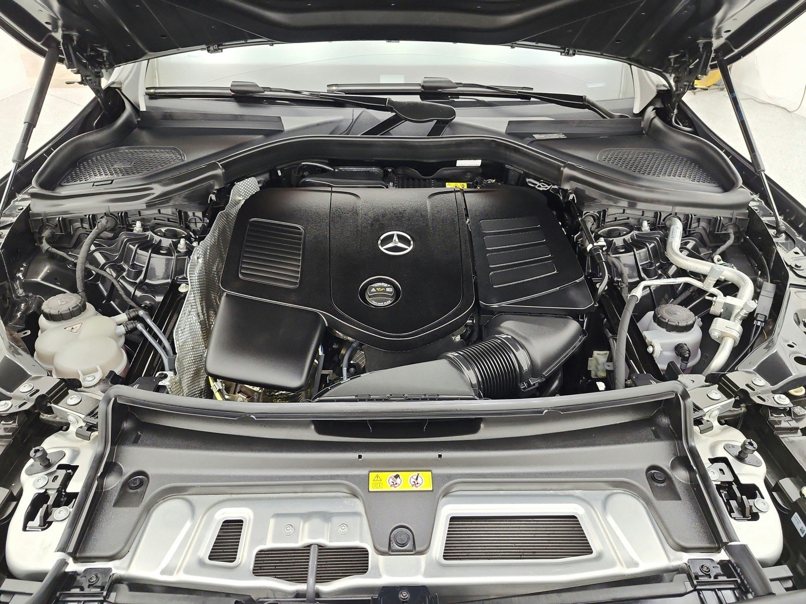 Certified Used 2026 Graphite Grey Metallic Mercedes-Benz GLC 300 SUV image 16