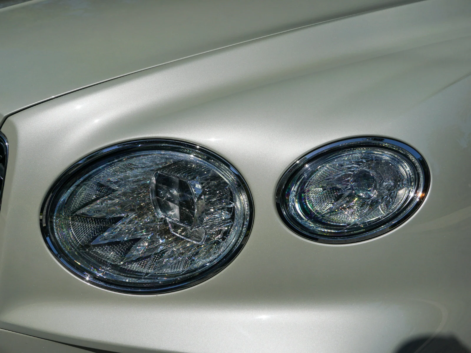 Certified Used 2023 White Sand by Mulliner Bentley  image 28