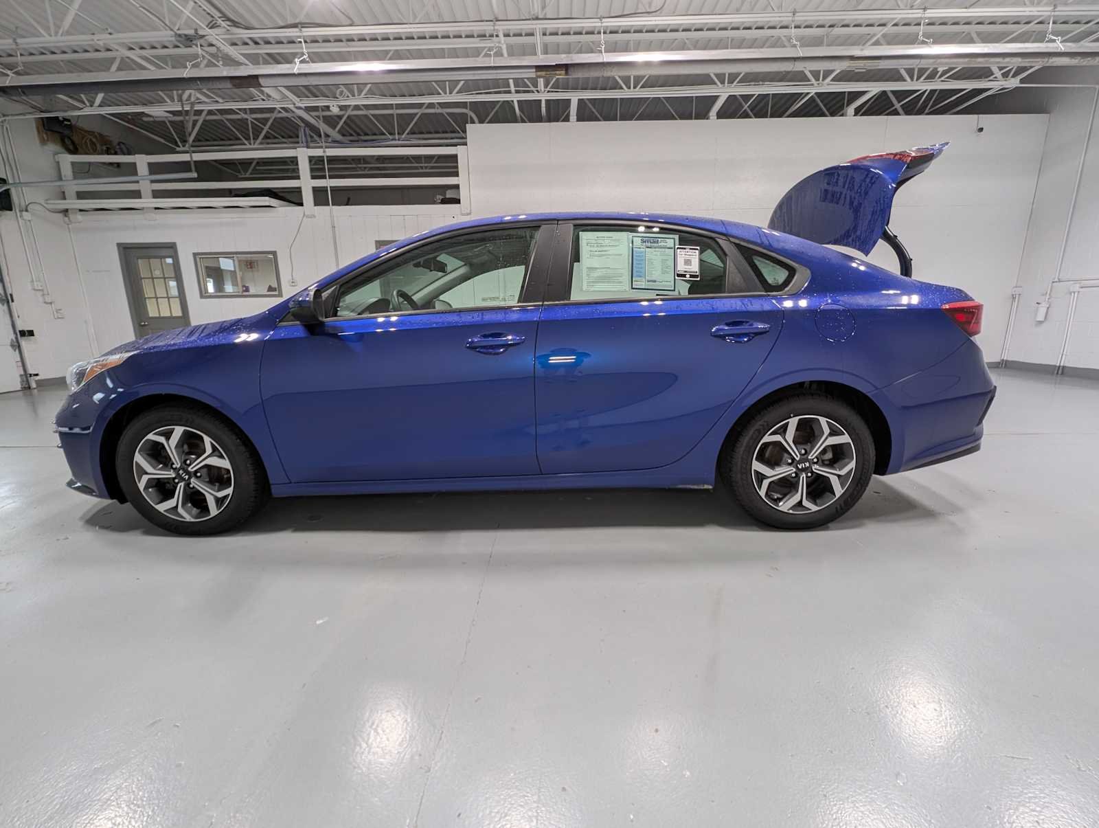 Used 2020 Deep Sea Blue Kia LXS image 12