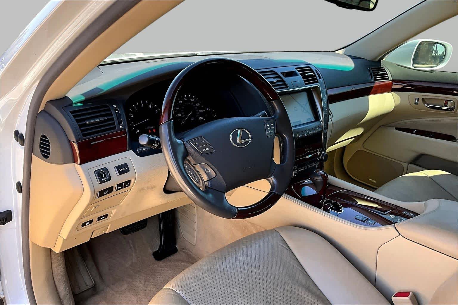Used 2008 Starfire Pearl Lexus  image 16