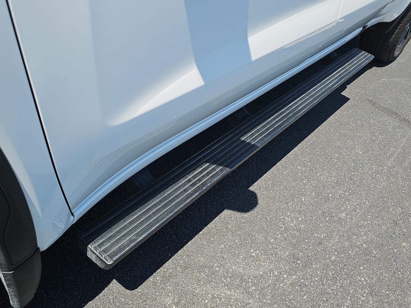 Used 2025 Summit White GMC Elevation image 30