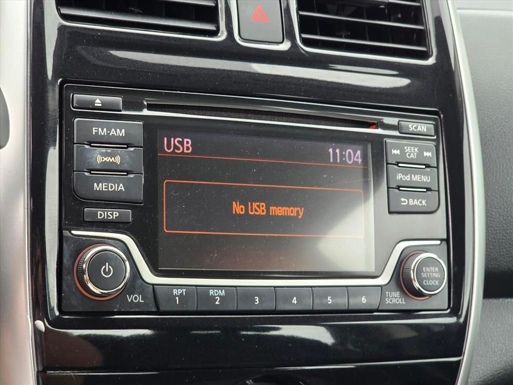 Used 2018 White Nissan 1.6 SV image 21