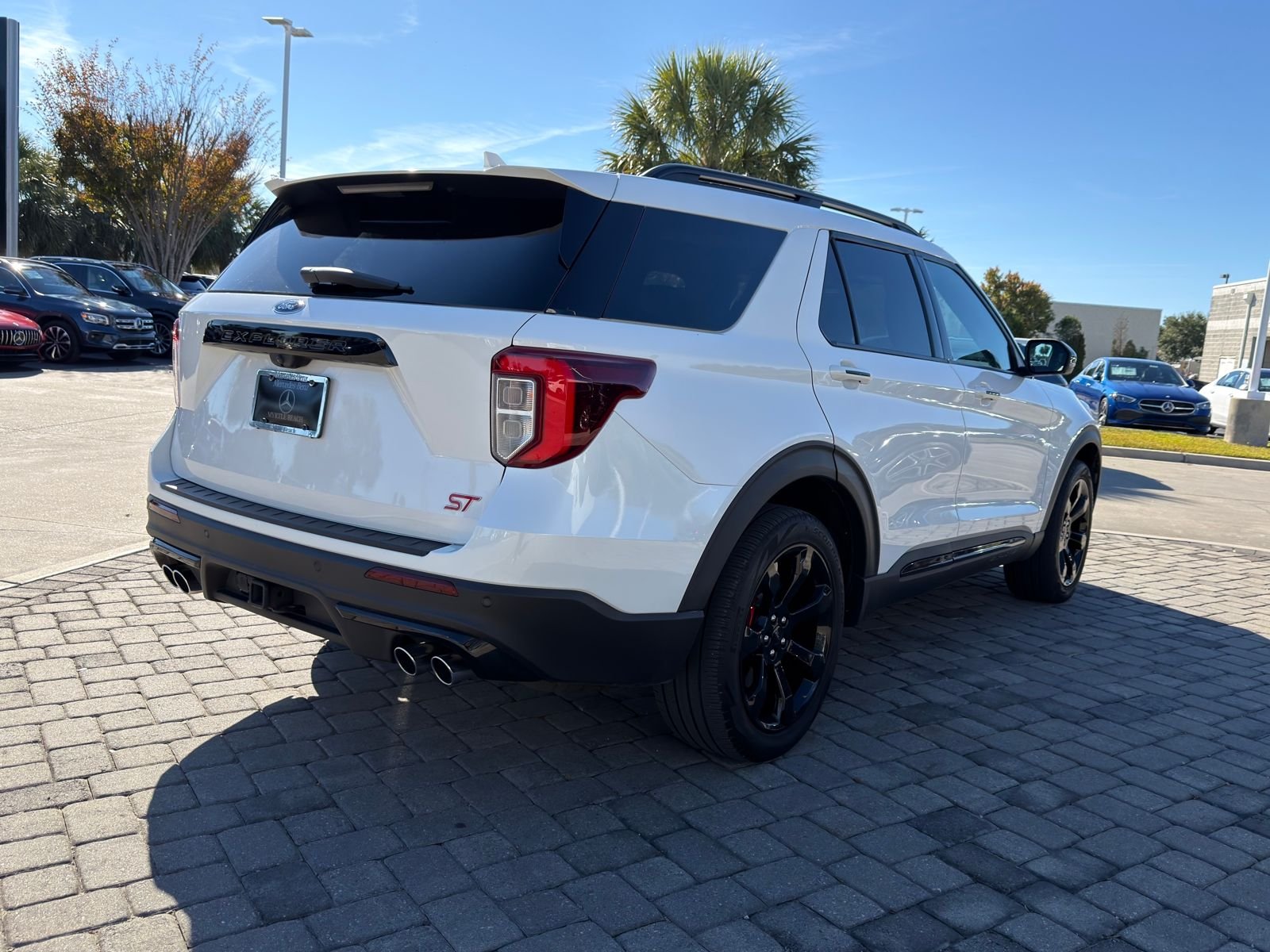 2023 Ford Explorer ST photo 2