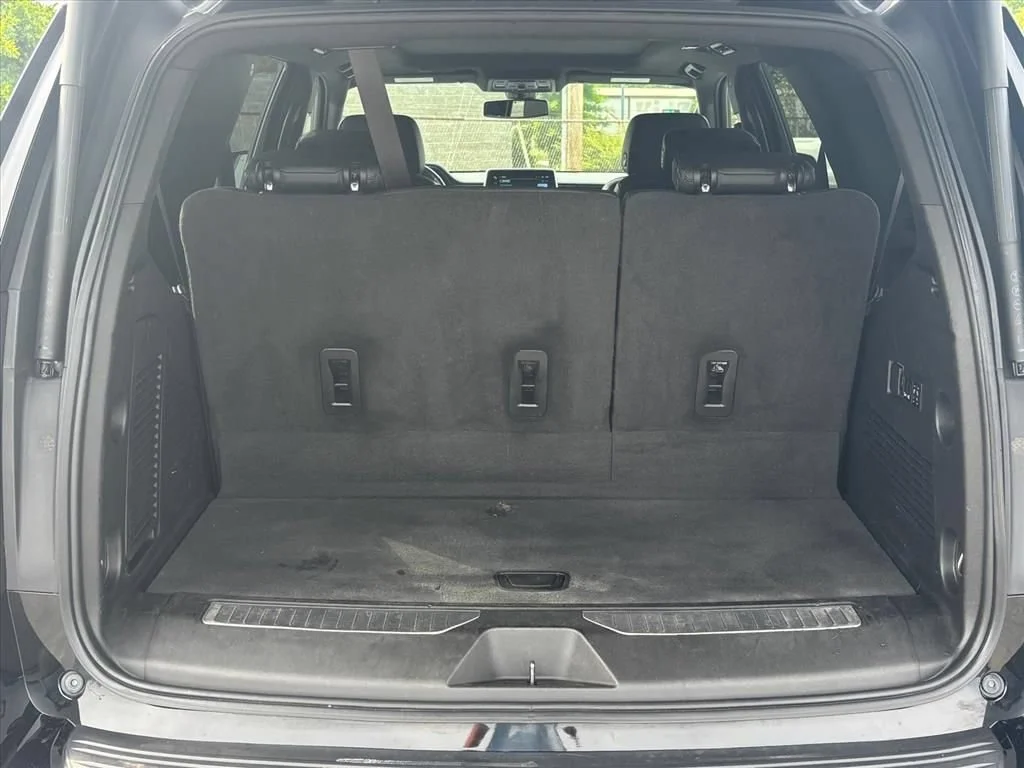 Used 2022 Black Chevrolet Z71 image 26