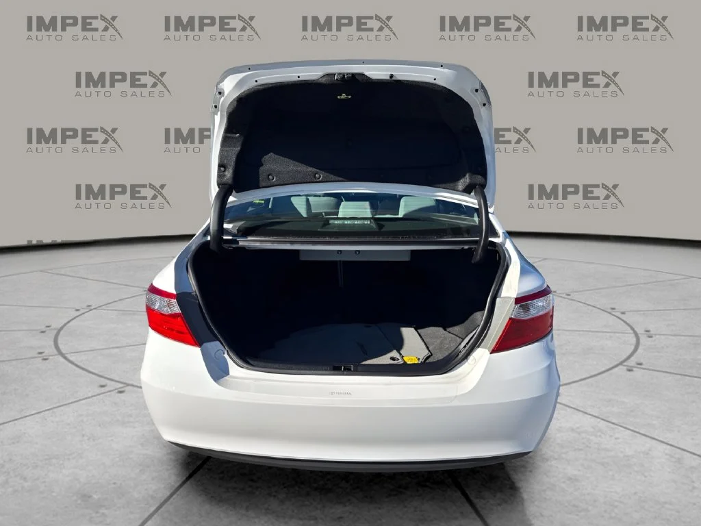 Used 2015 White Toyota LE image 24