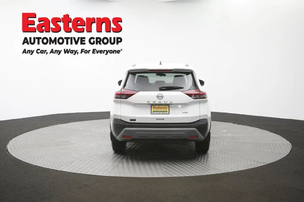 Used 2023 White Nissan S image 38