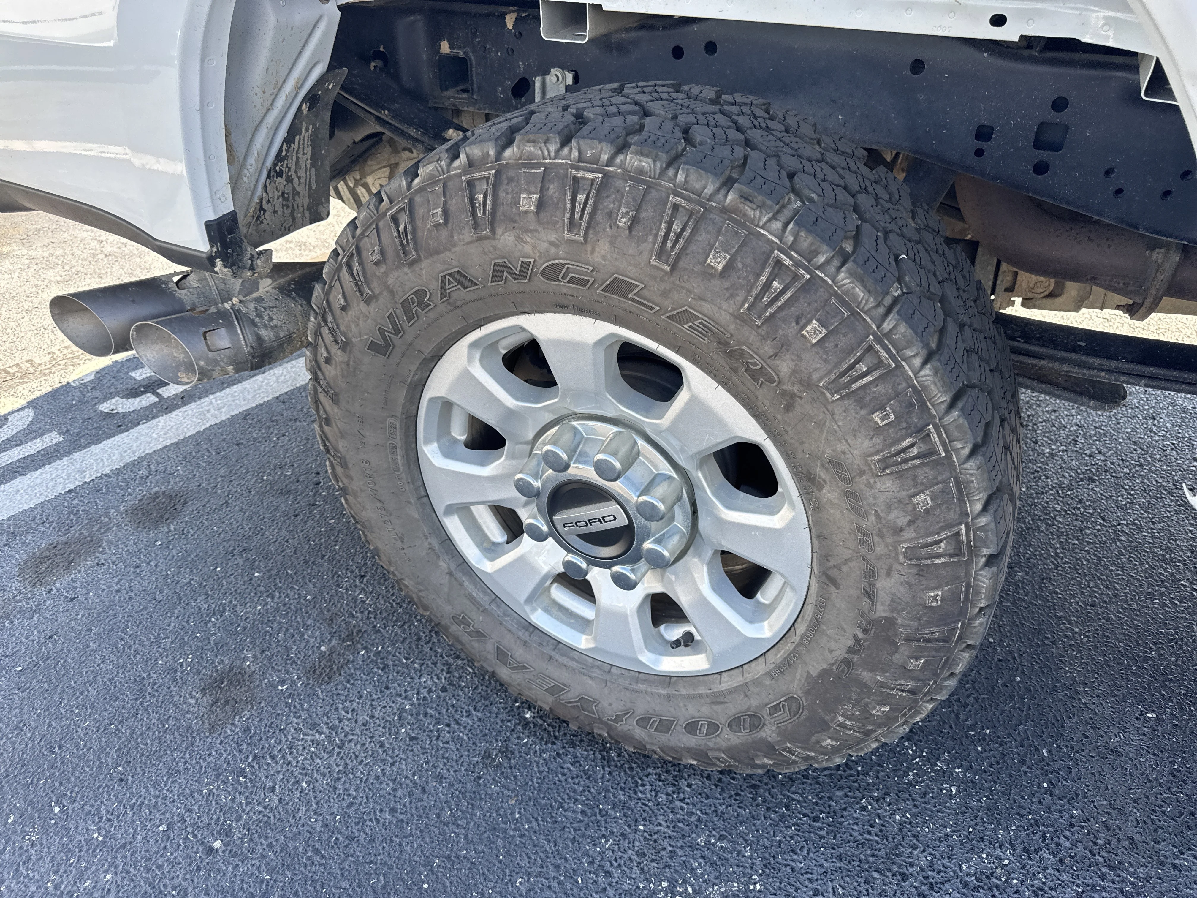 Used 2024 Oxford White Ford XLT image 3