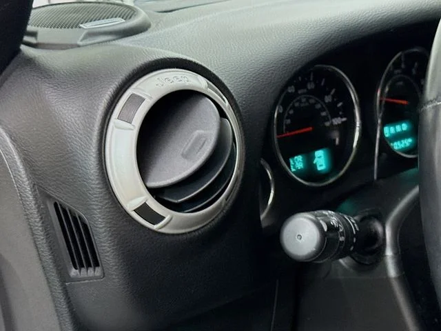 Used 2018 White Jeep Unlimited Sahara image 11