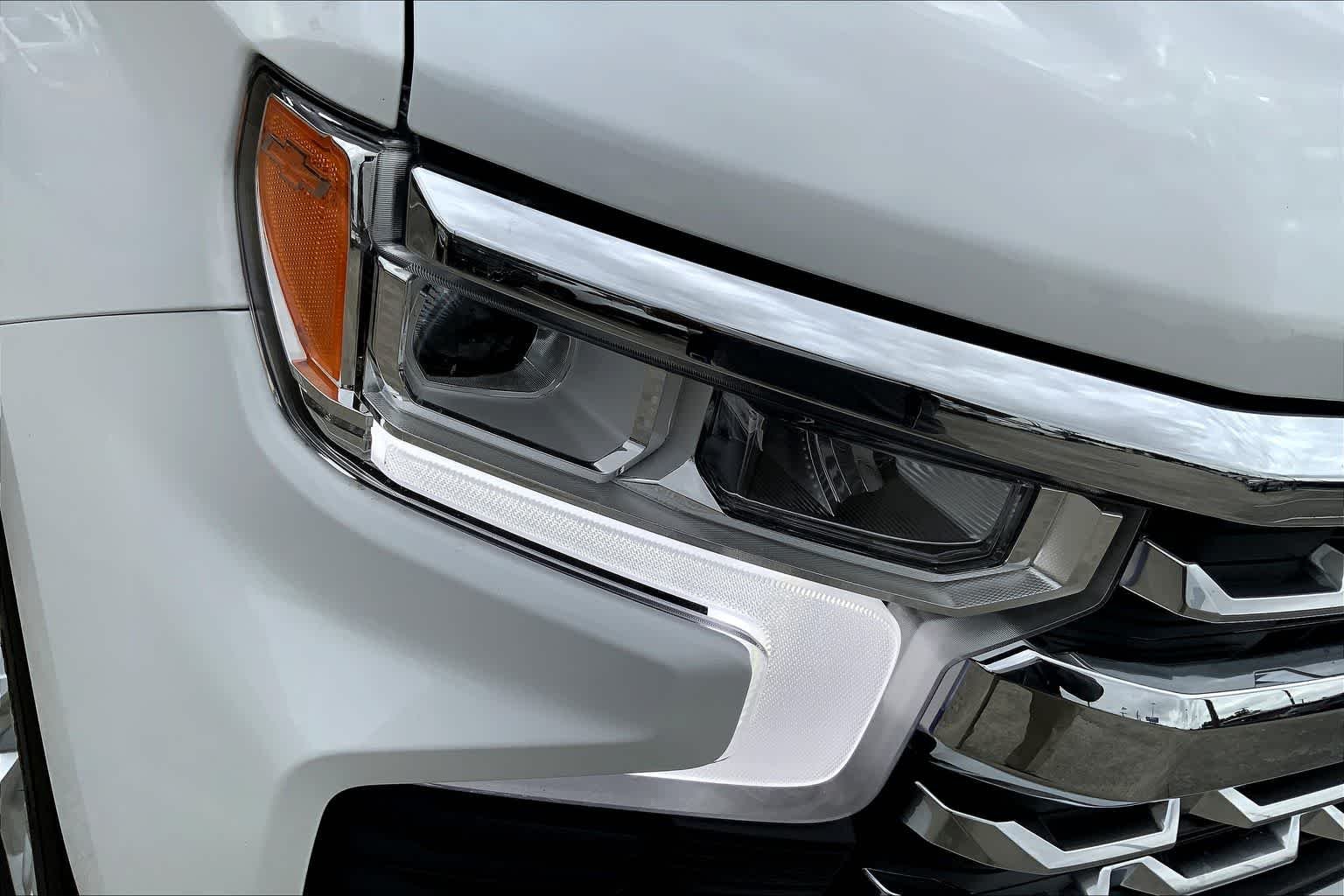 Used 2024 Summit White Chevrolet LTZ image 25