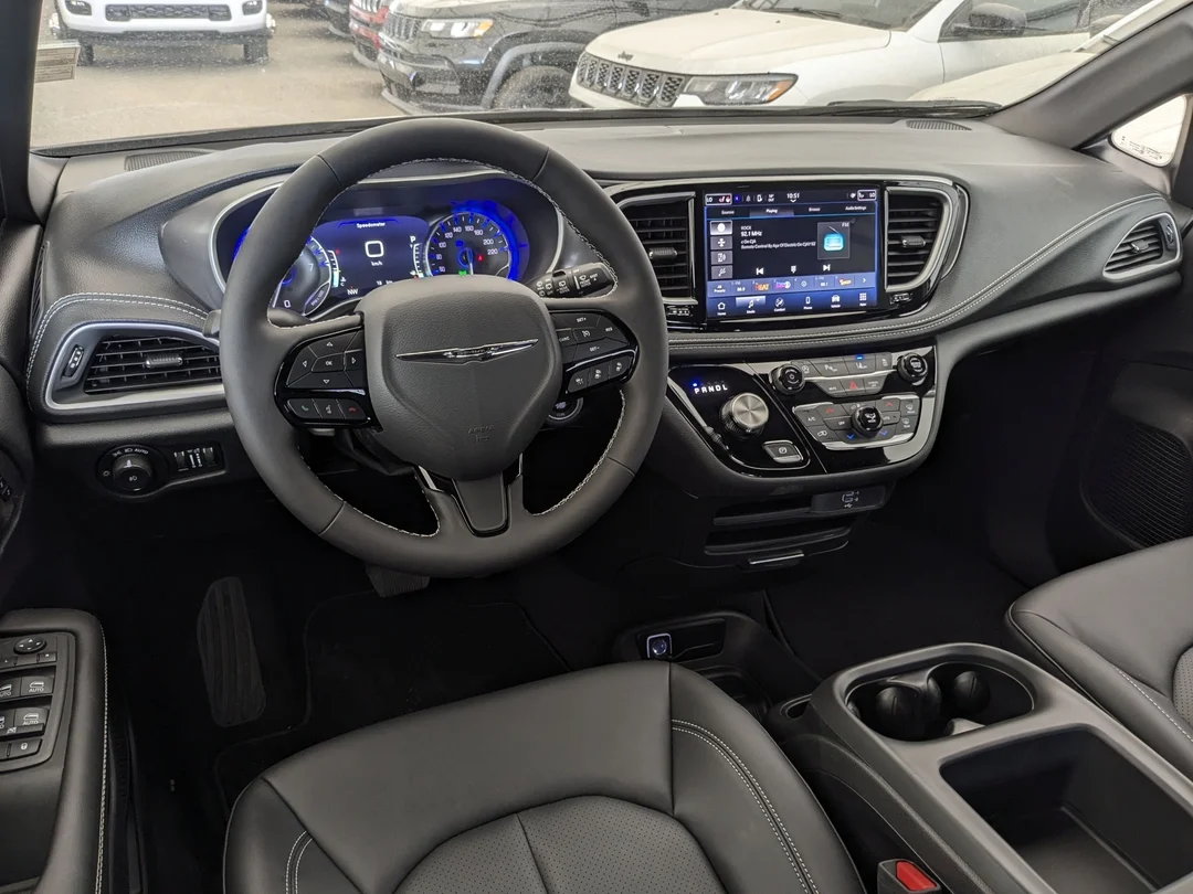 New 2026 White Chrysler Select - - AWD - 3.6L Pentastar V6 - Adaptive Cruise Control - Blind Spot Monitor & More! image 24