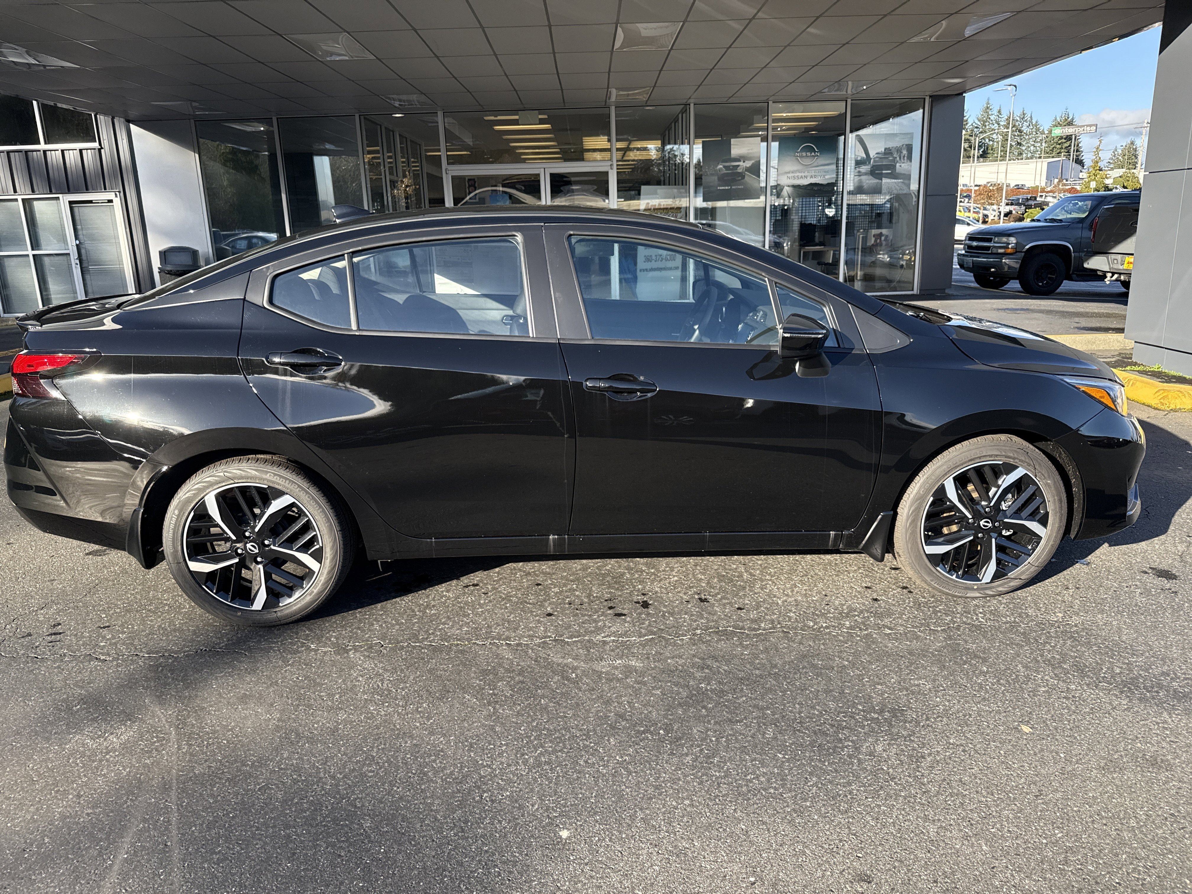 2025 Nissan Versa Sedan SR - Photo 7