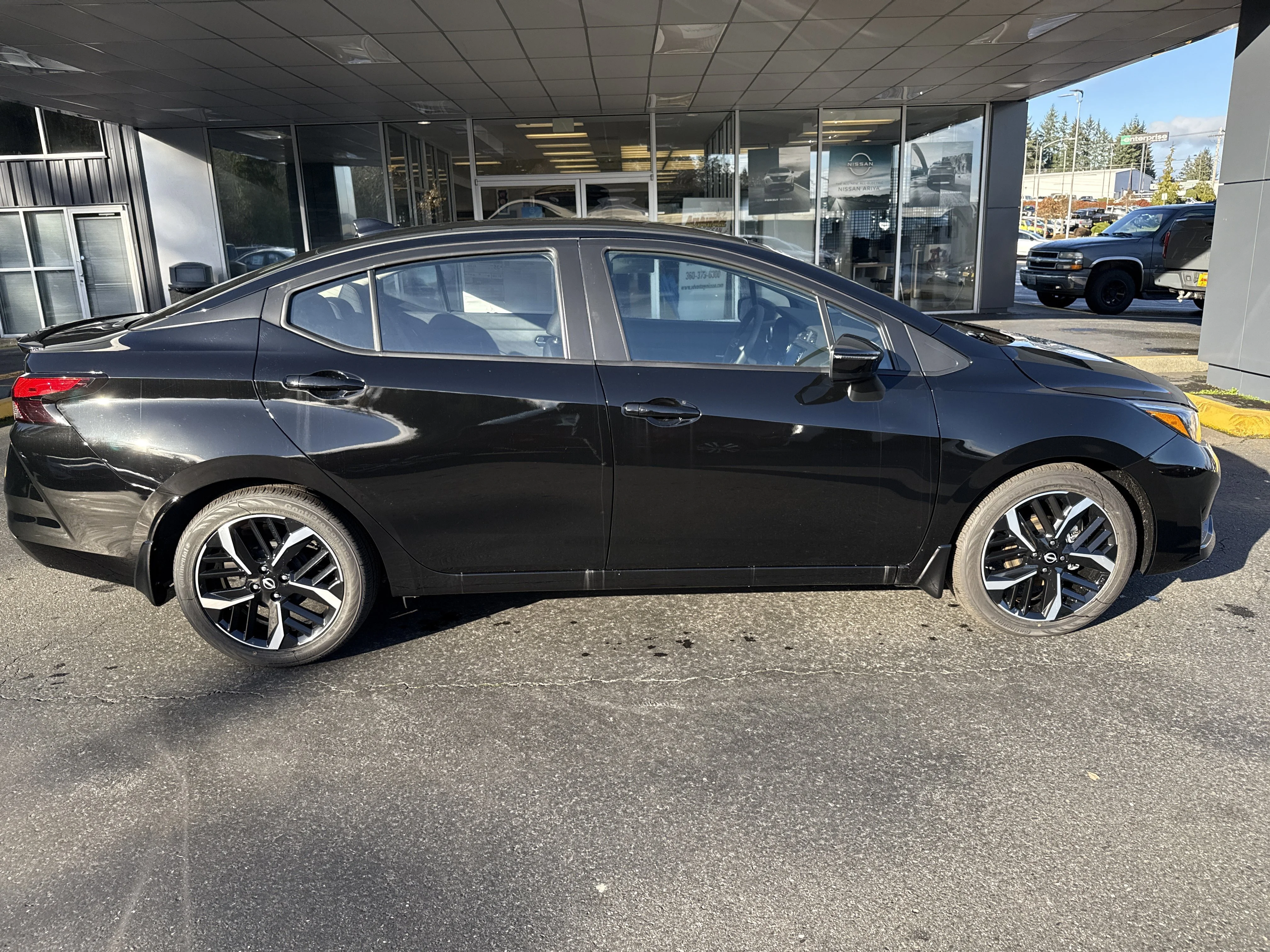 2025 Nissan Versa Sedan SR - Photo 7