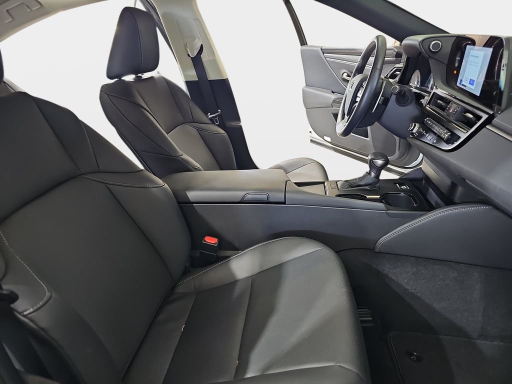 Used 2025 White Lexus 350 image 10