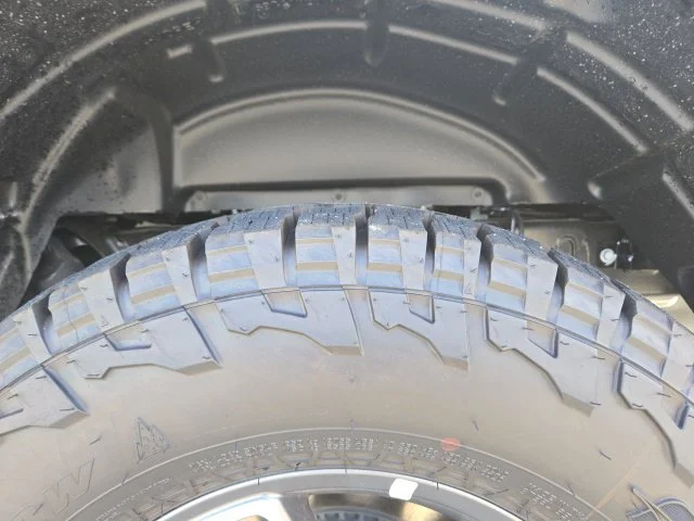 New 2026 Bright White Clear-Coat Exterior Paint Jeep Mojave image 20
