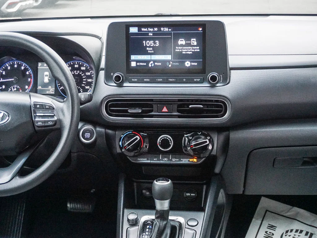 Used 2023 White Hyundai SEL image 16