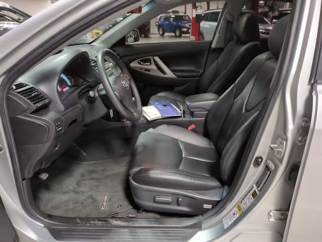 Used 2009 Silver Toyota SE image 13