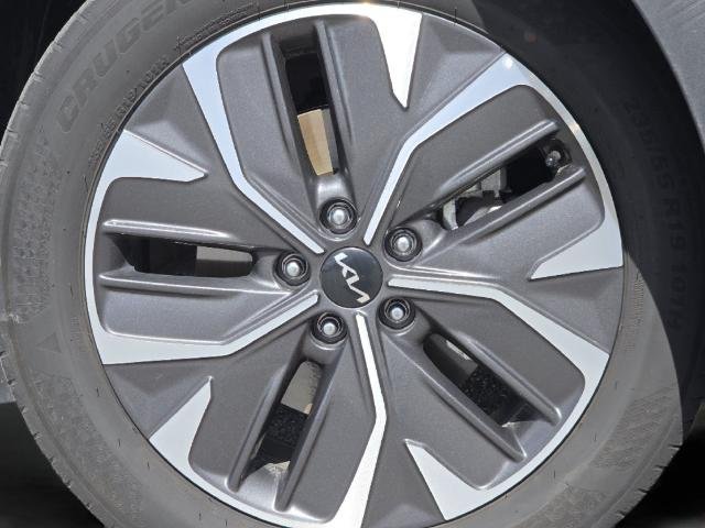 Used 2024 Glacier Kia  image 17