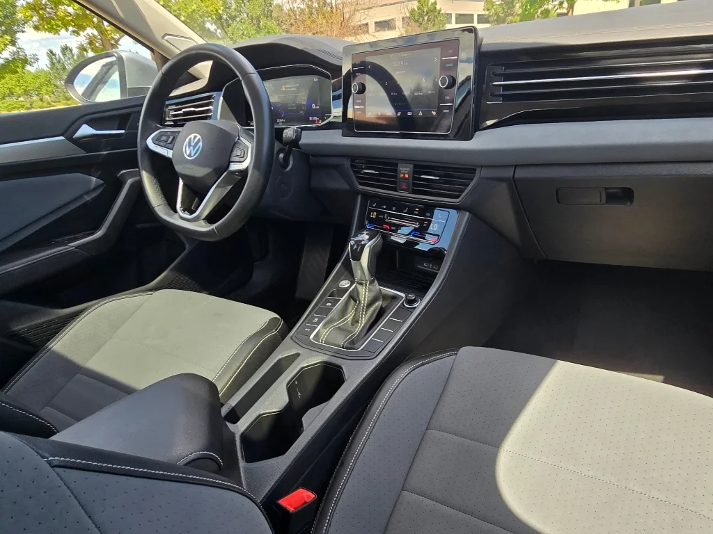 Used 2025 Gray Volkswagen SE image 29